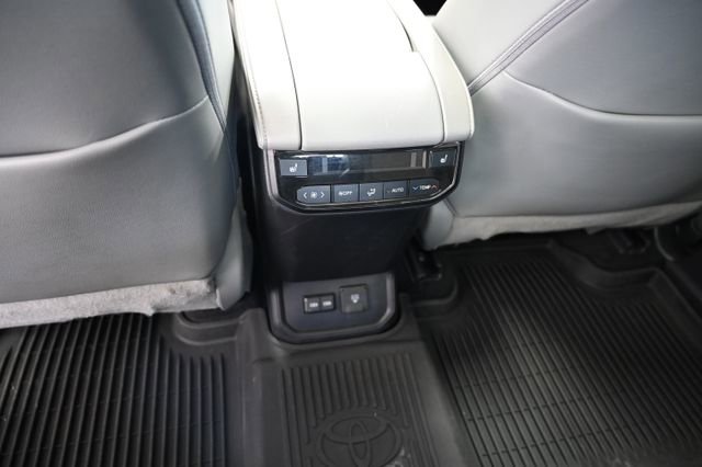 Used 2022 Toyota Highlander Platinum image 31