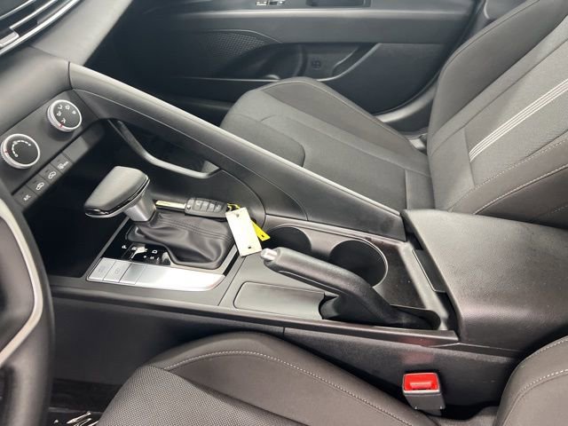 Used 2025 Hyundai Elantra SE image 13