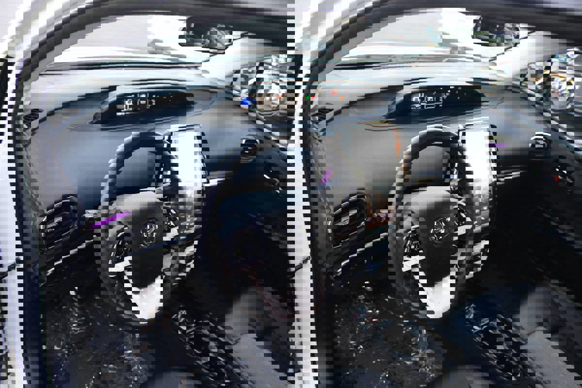 Used 2017 Toyota Prius Prime Premium image 18