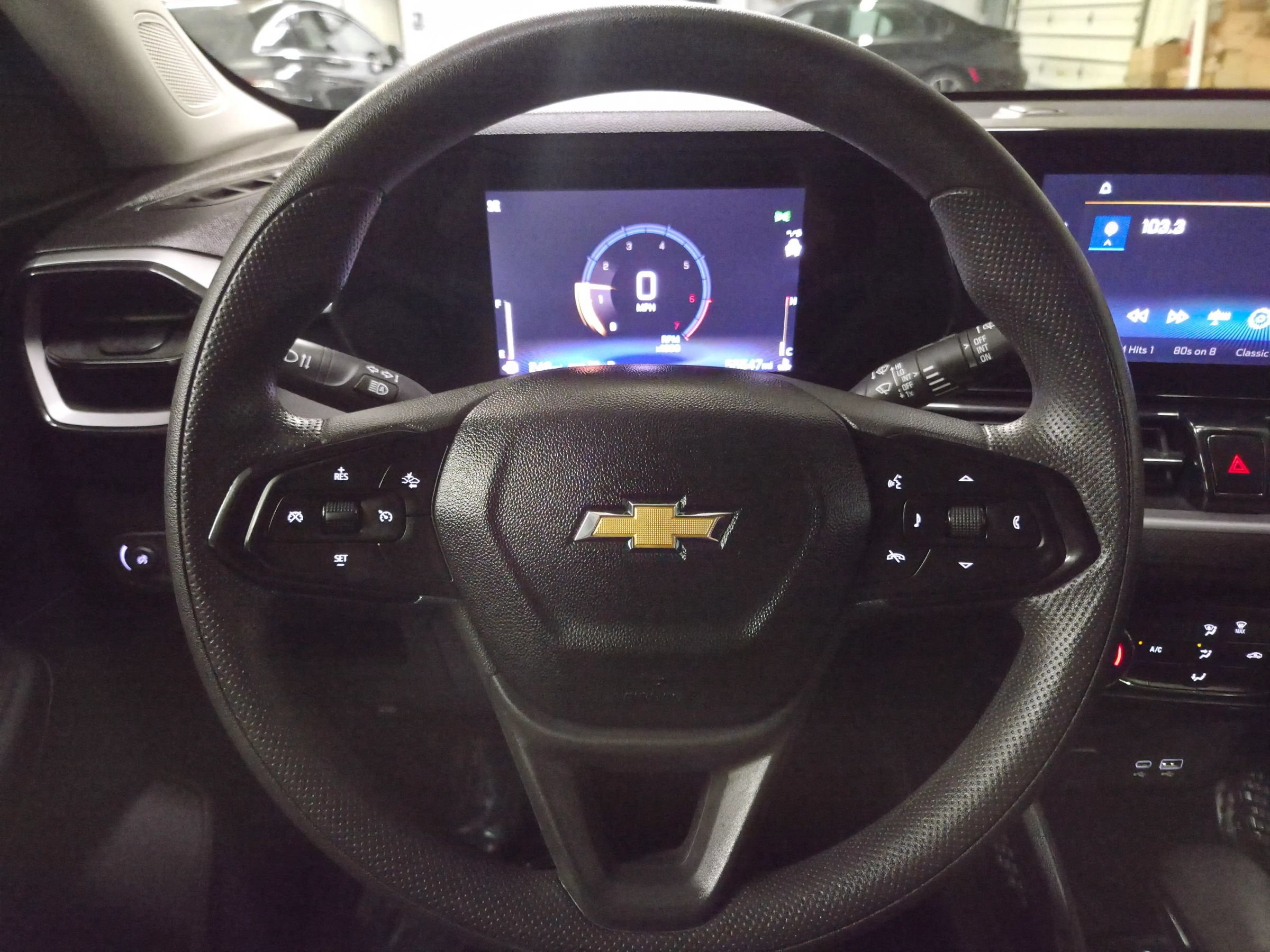 Used 2025 Chevrolet TrailBlazer LT AWD/4WD image 16