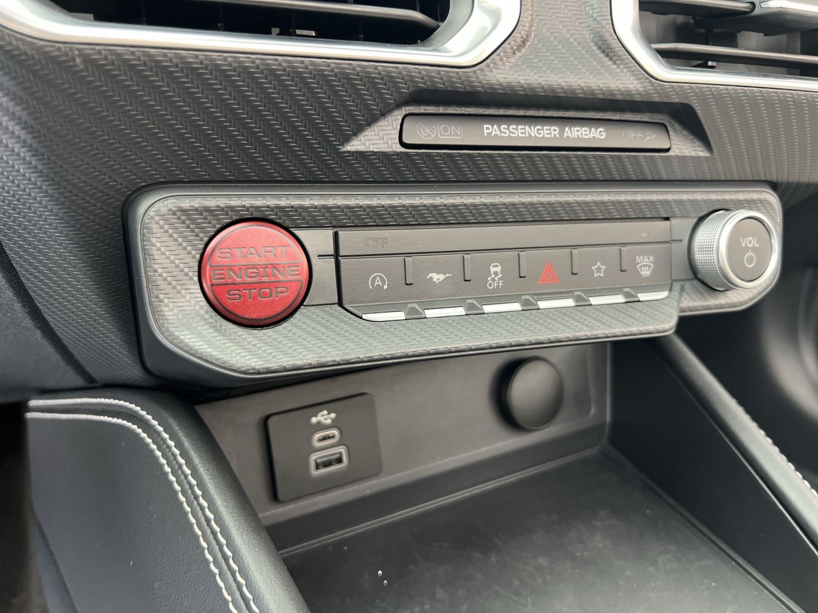 Used 2025 Ford Mustang GT Premium RWD image 32