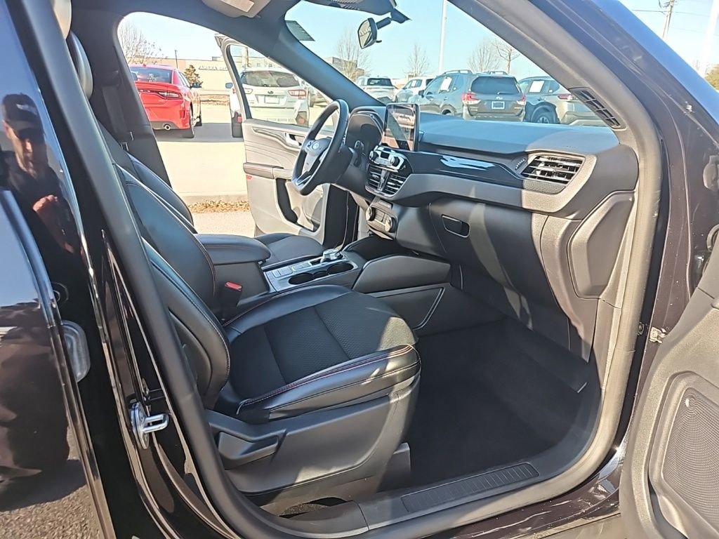 Used 2025 Ford Escape ST-Line image 31