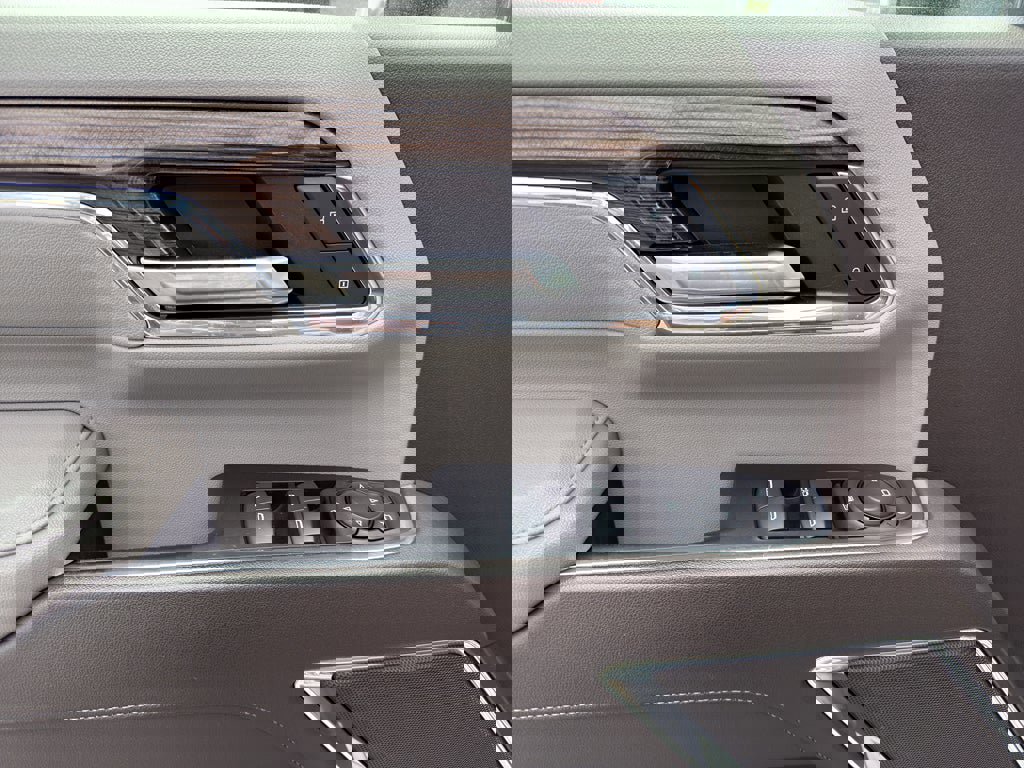 Used 2024 Chevrolet Silverado 2500 LT image 11