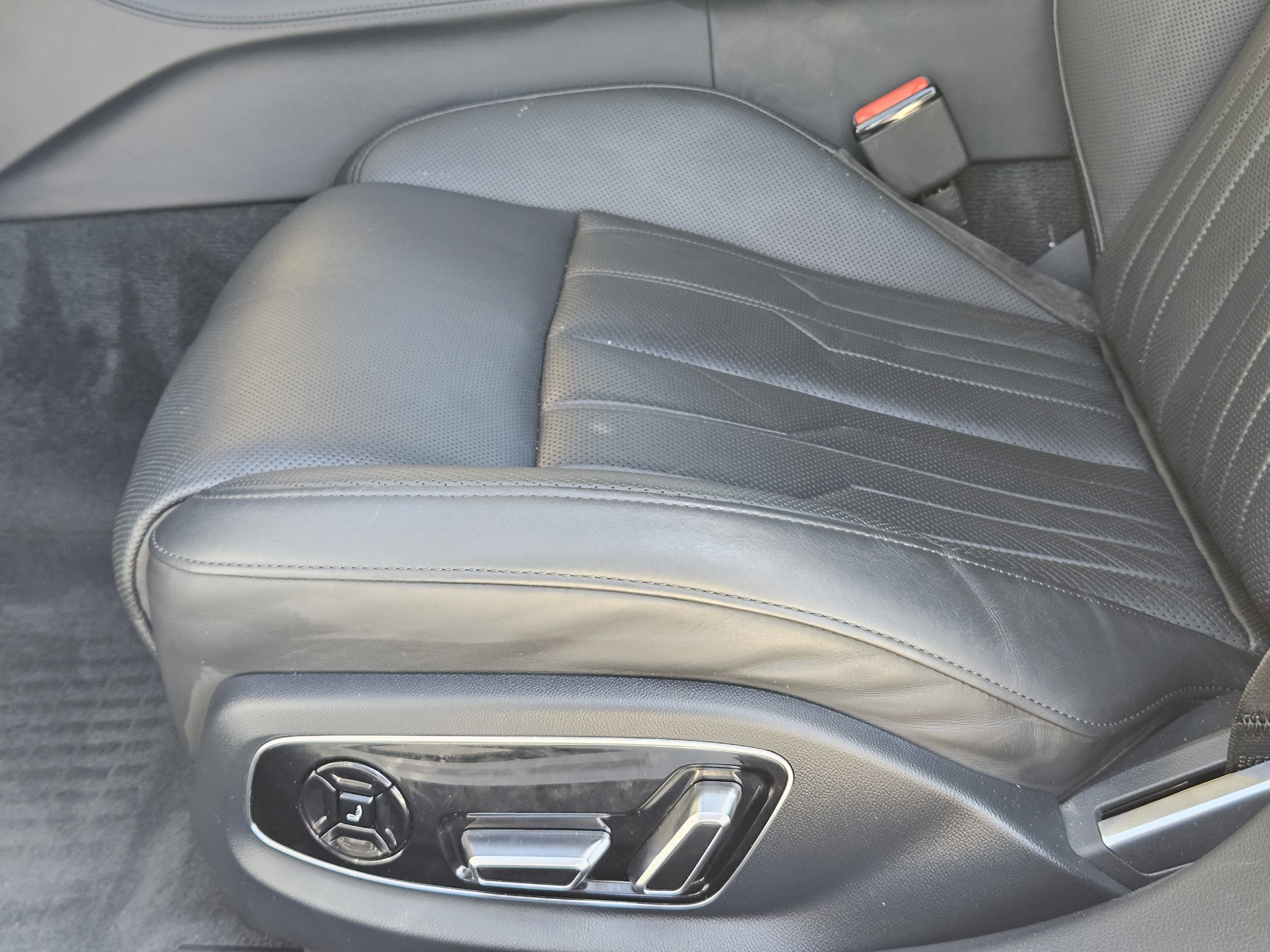 Used 2021 Audi A8 L 4.0T w/ Executive Plus Package image 24