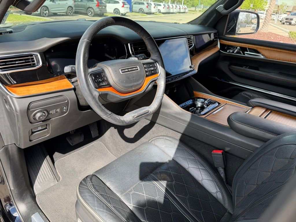 Used 2022 Jeep Grand Wagoneer Series III image 11