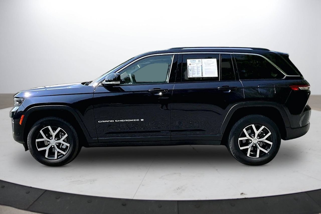 Certified 2023 Jeep Grand Cherokee Limited w/ Luxury Tech Group II AWD/4WD image 5