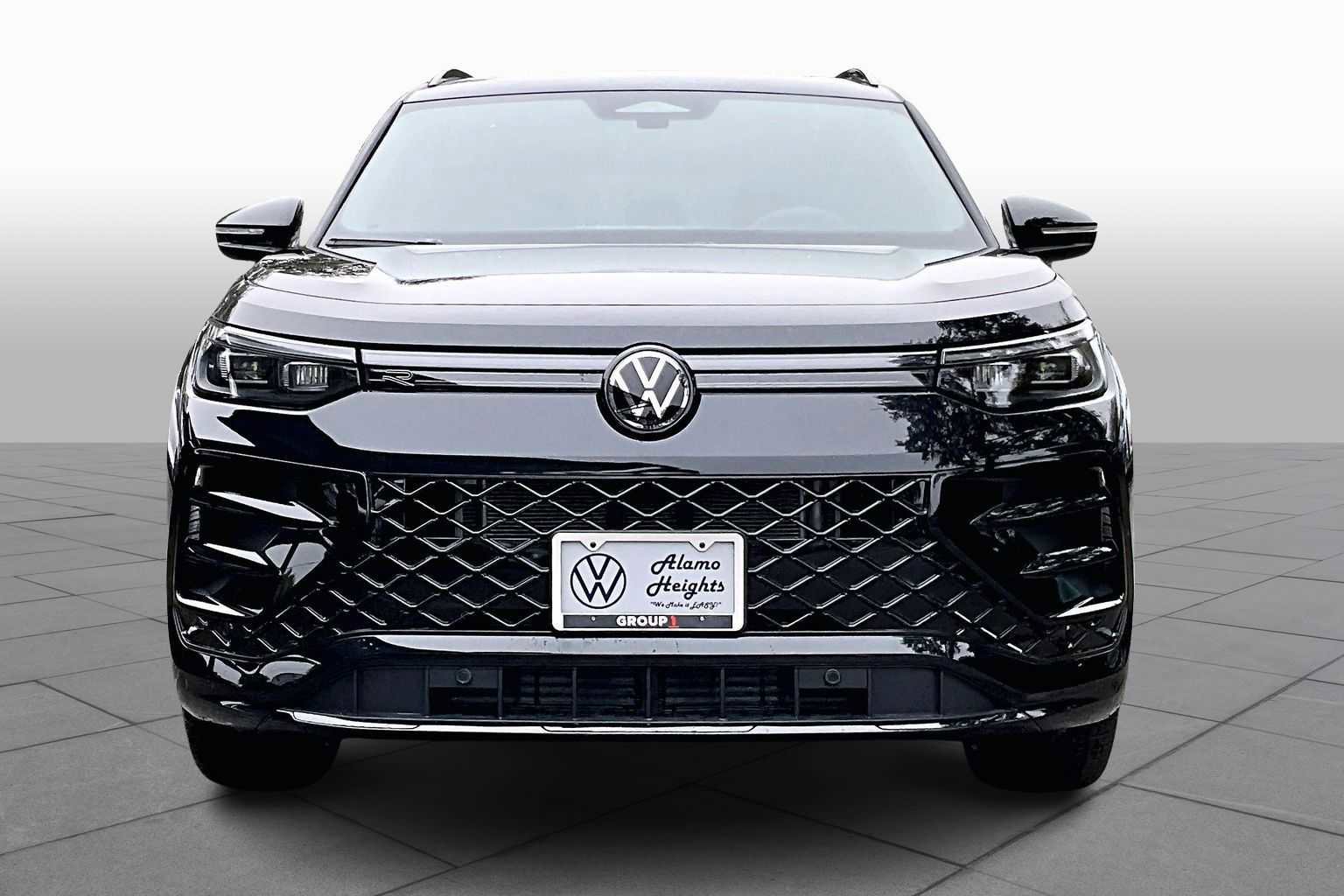 New 2026 Volkswagen Tiguan SE R-Line image 3