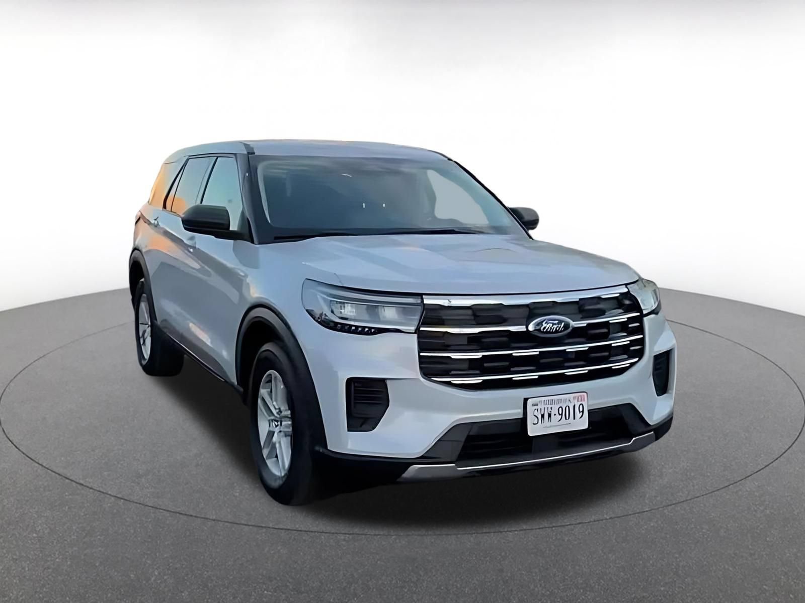 Used 2026 Ford Explorer Active AWD/4WD image 2