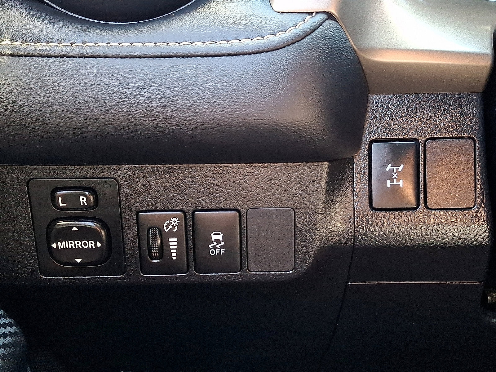 Used 2014 Toyota RAV4 XLE image 23