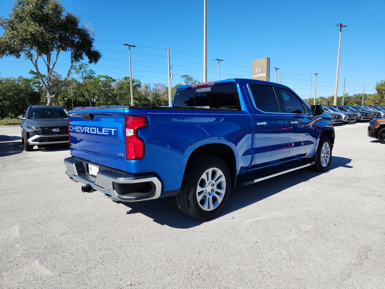 Used 2022 Chevrolet Silverado 1500 LTZ image 3
