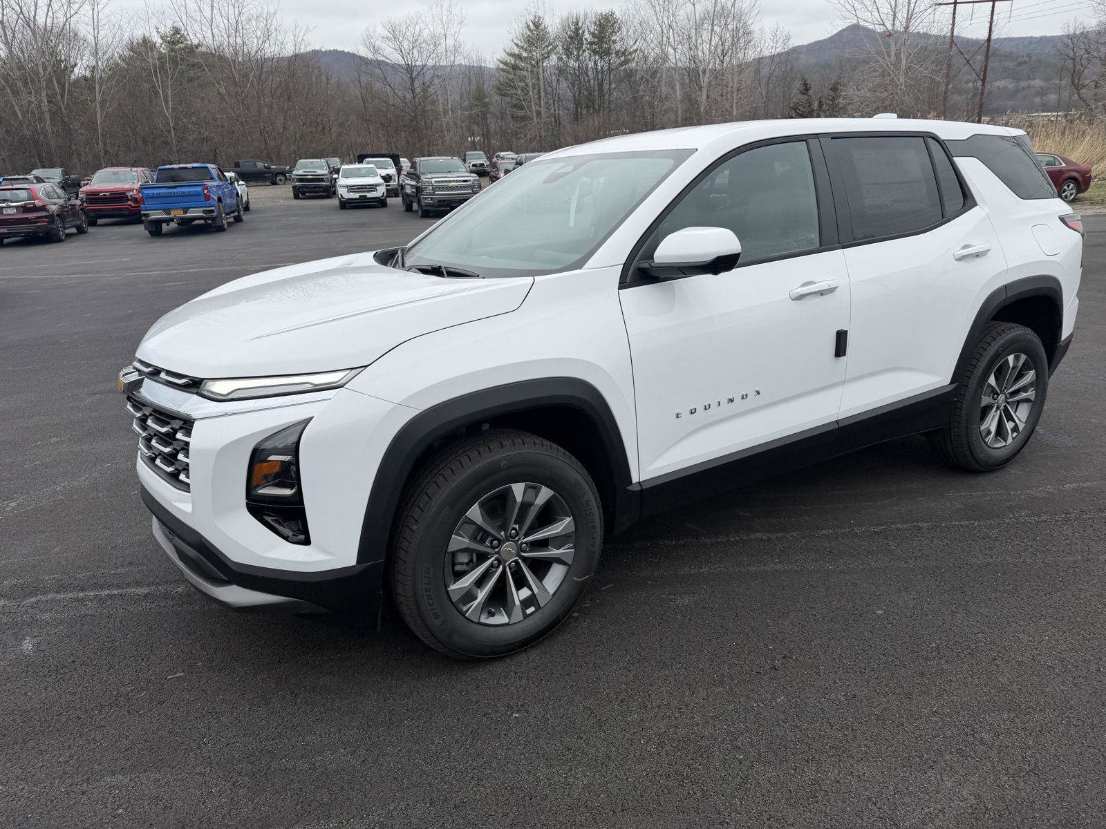 New 2026 Chevrolet Equinox LT image 2