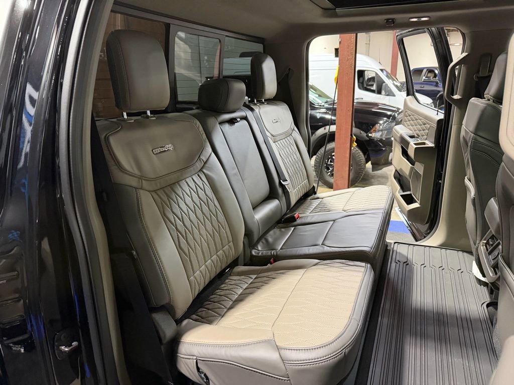 Used 2025 Ford F250 Platinum w/ Platinum Plus Package image 29