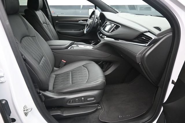 Used 2023 Buick Enclave Avenir w/ Avenir Technology Package AWD/4WD image 23