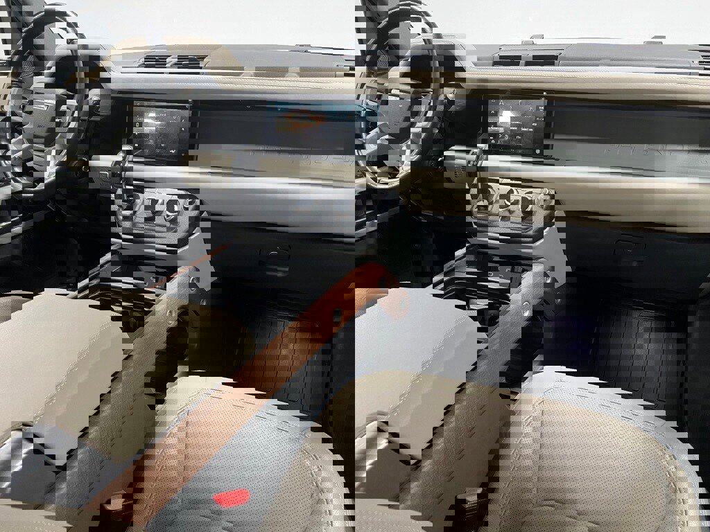 Used 2024 Land Rover Defender 110 S image 28