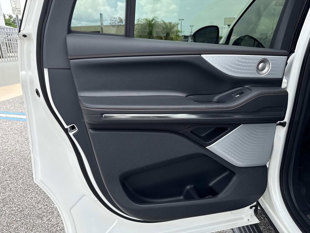 New 2025 Lincoln Navigator L Black Label image 13