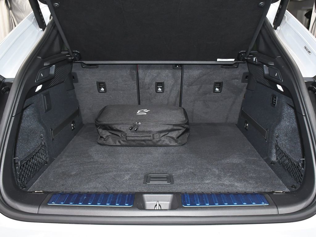 Used 2025 Porsche Macan 4 Electric AWD/4WD image 69