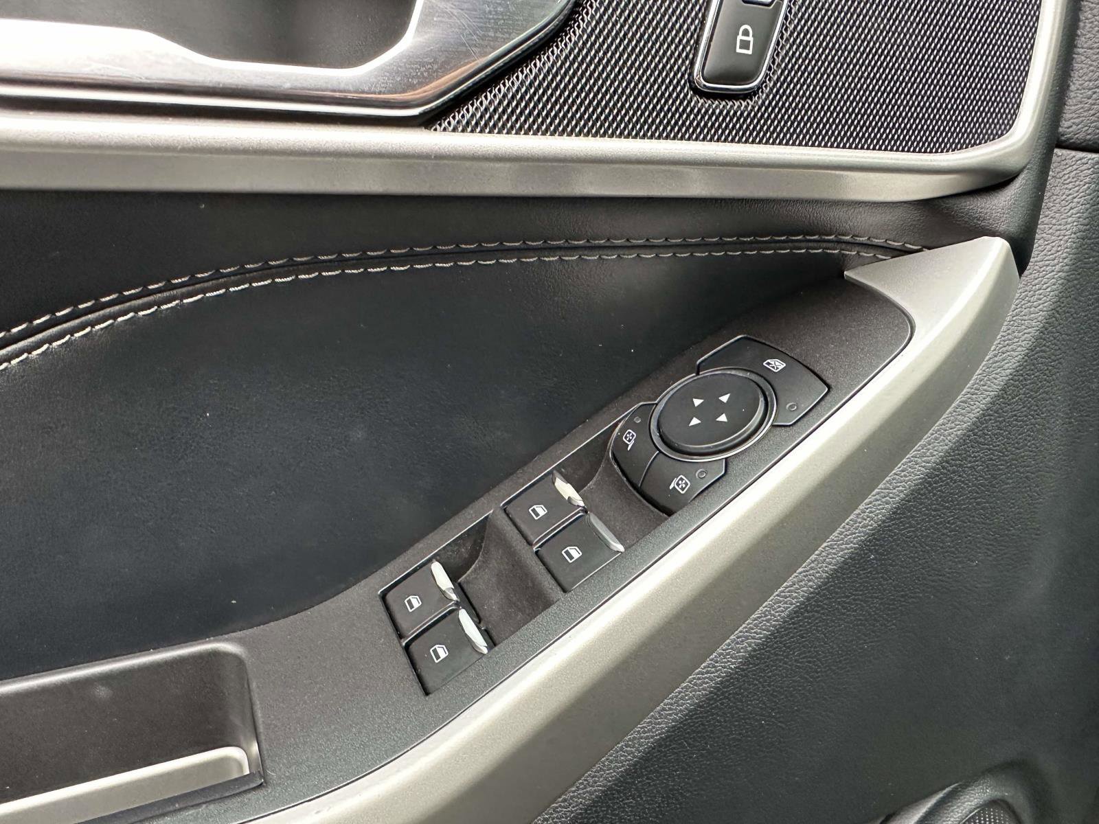 Used 2022 Ford Explorer XLT image 31