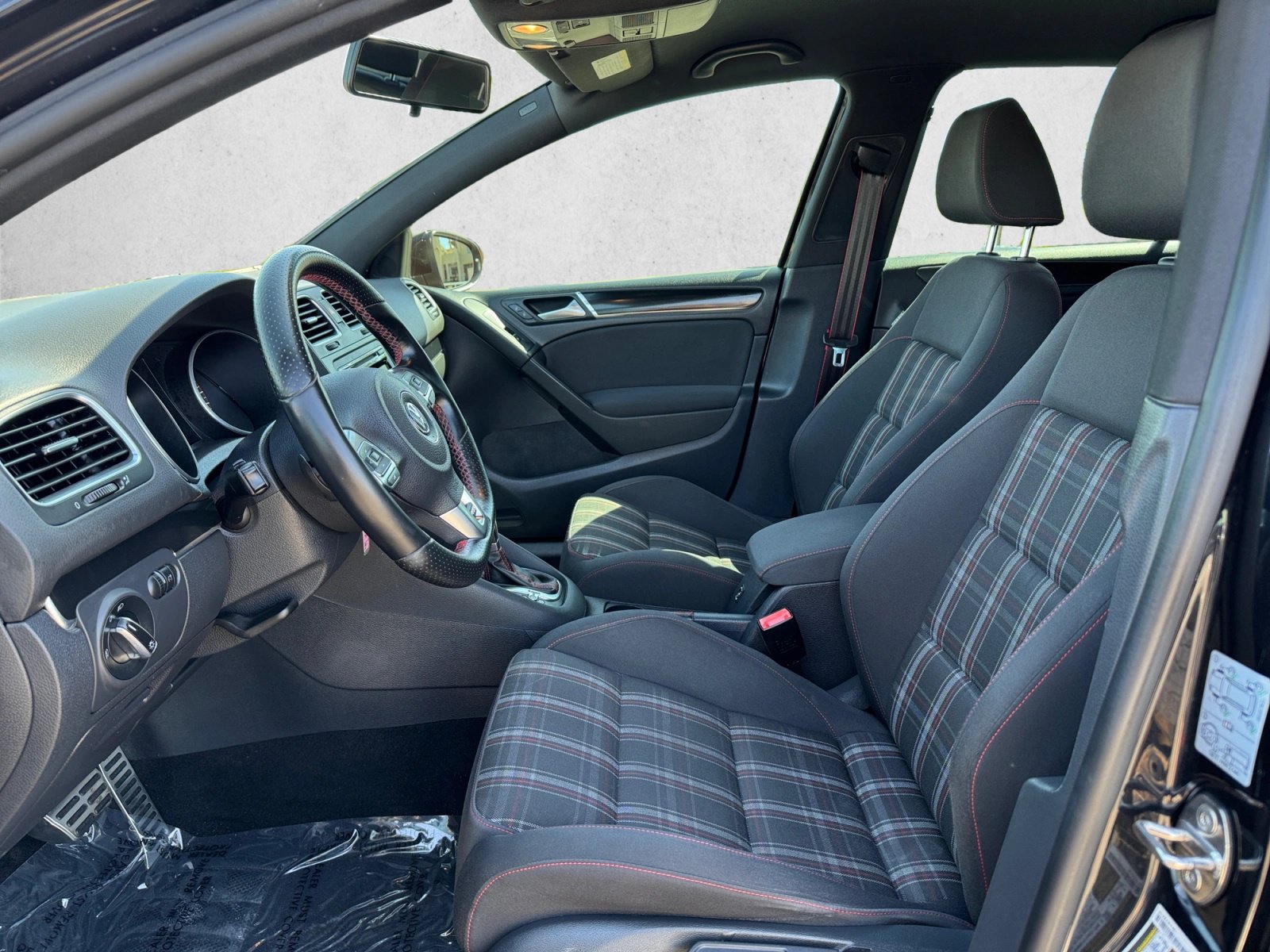 Used 2014 Volkswagen GTI Wolfsburg Edition FWD image 11