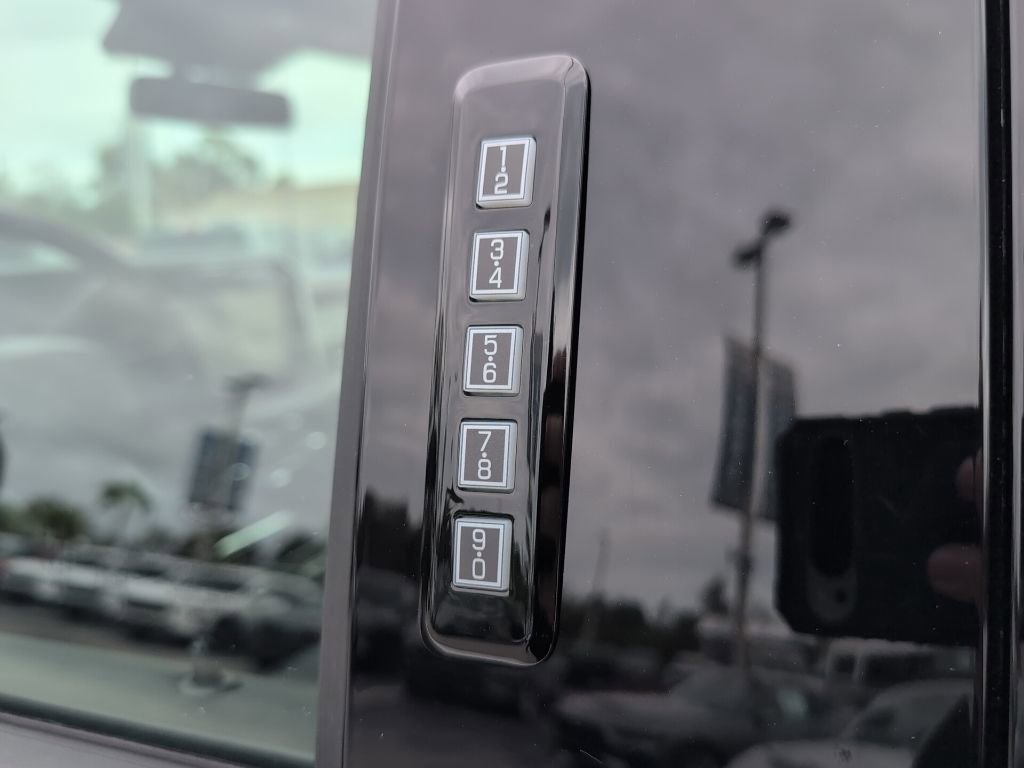 New 2026 Ford F250 Platinum w/ FX4 Off-Road Package AWD/4WD image 8