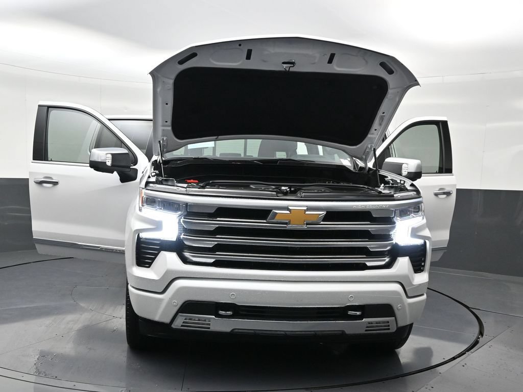 Used 2025 Chevrolet Silverado 1500 High Country w/ High Country Premium Package AWD/4WD image 36