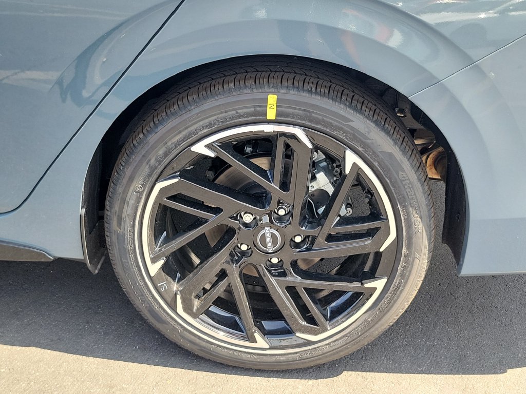 New 2027 Nissan Sentra SR w/ Floor Mat Package FWD image 17