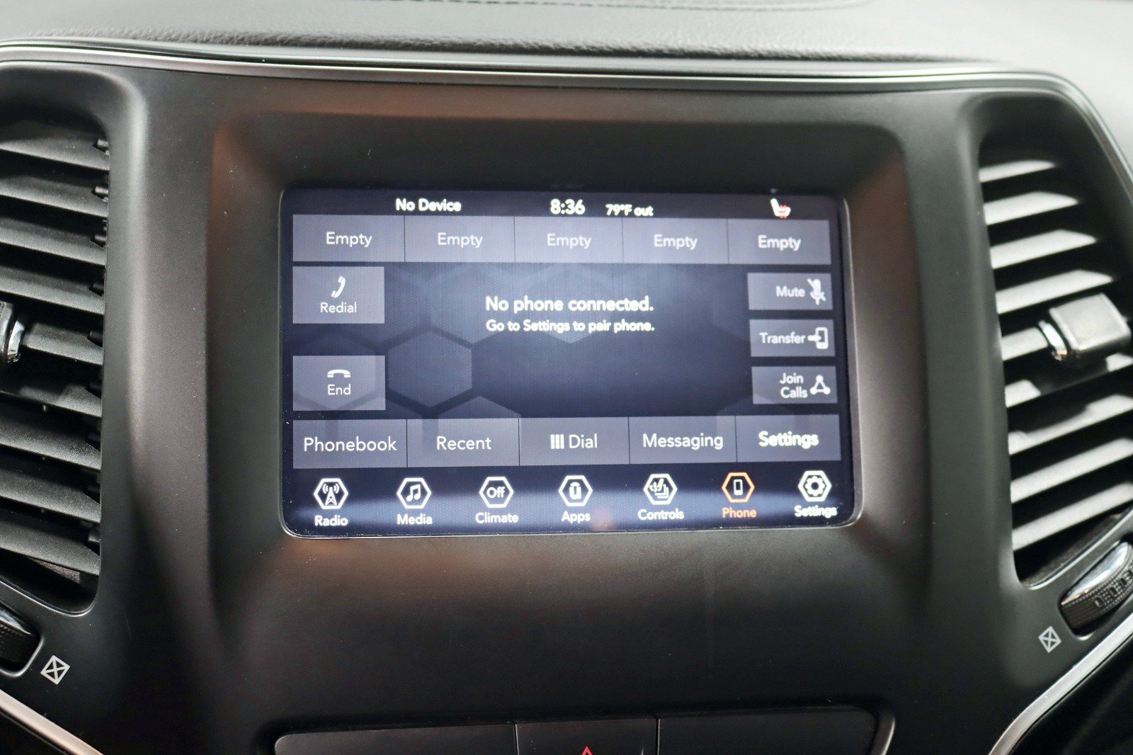 Used 2019 Jeep Cherokee Latitude Plus w/ Cold Weather Group AWD/4WD image 21