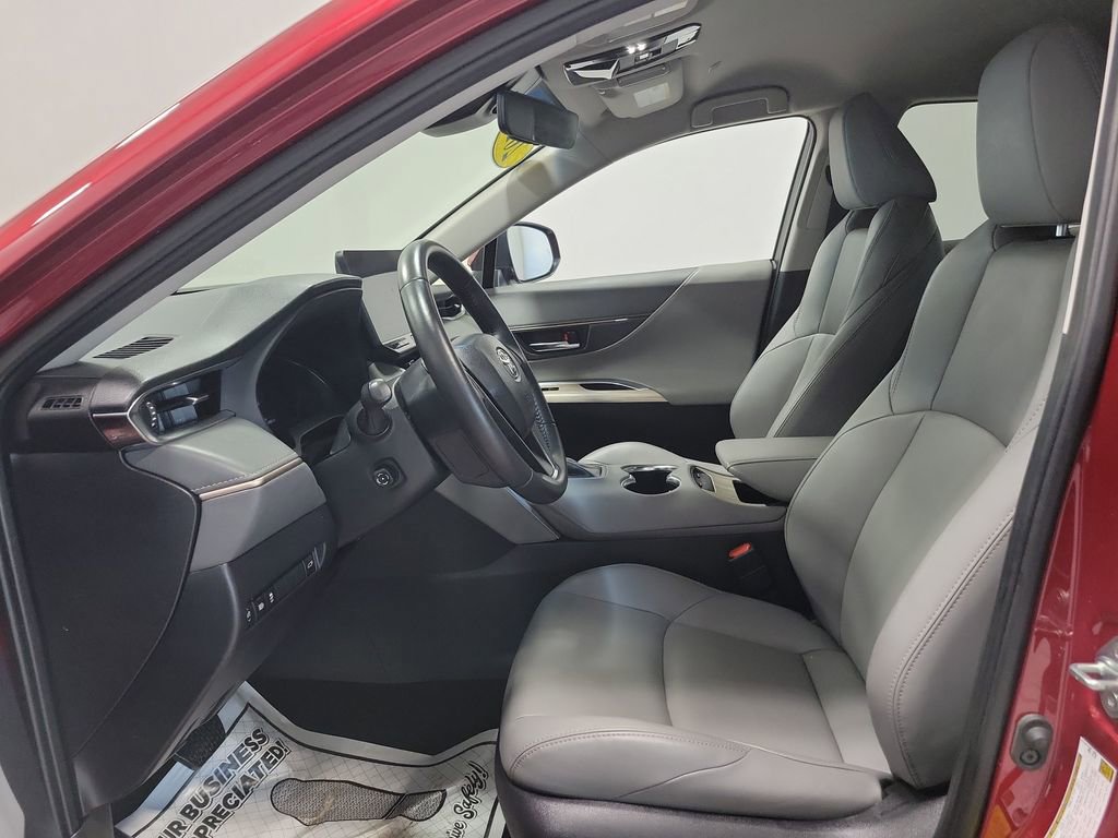 Used 2023 Toyota Venza XLE AWD/4WD video 2