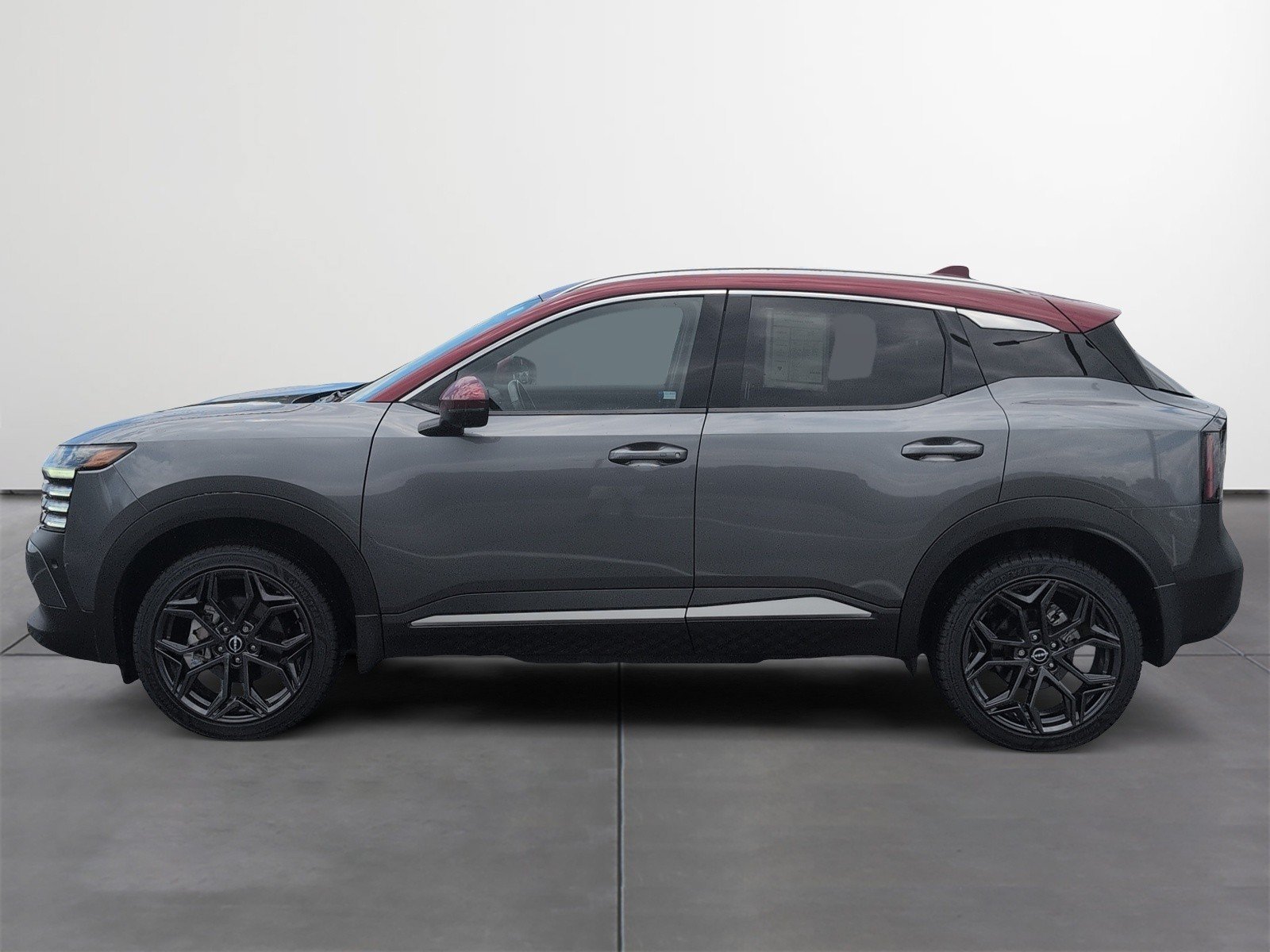 Used 2025 Nissan Kicks SR w/ SR Premium Package FWD image 3