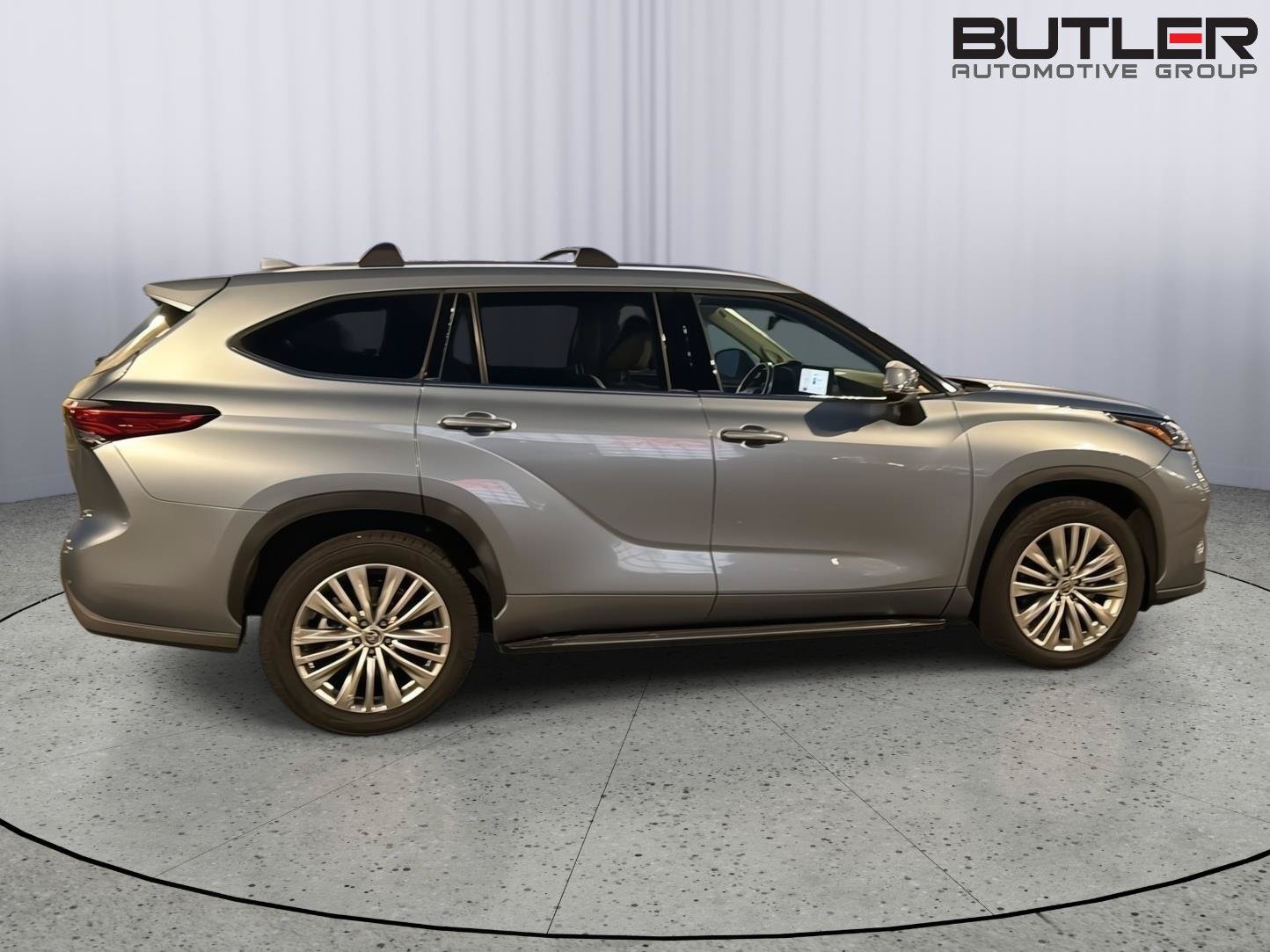 Used 2023 Toyota Highlander Platinum FWD image 7