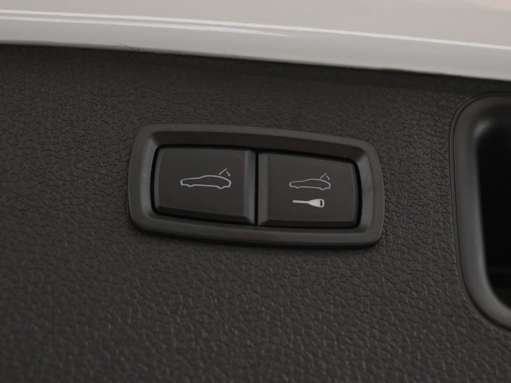 Used 2026 Porsche Macan AWD/4WD image 45