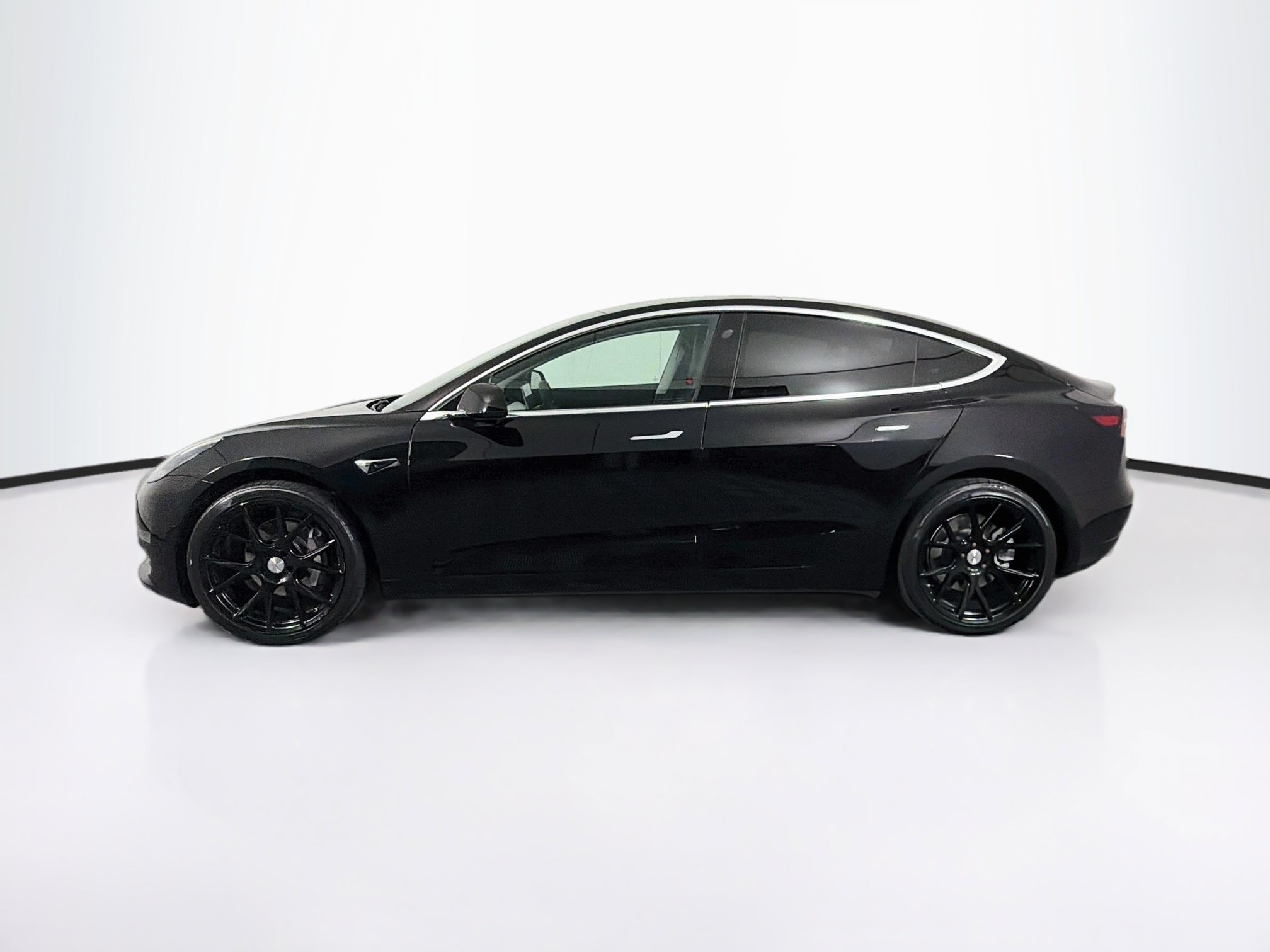 Used 2019 Tesla Model 3 Standard Range RWD image 4