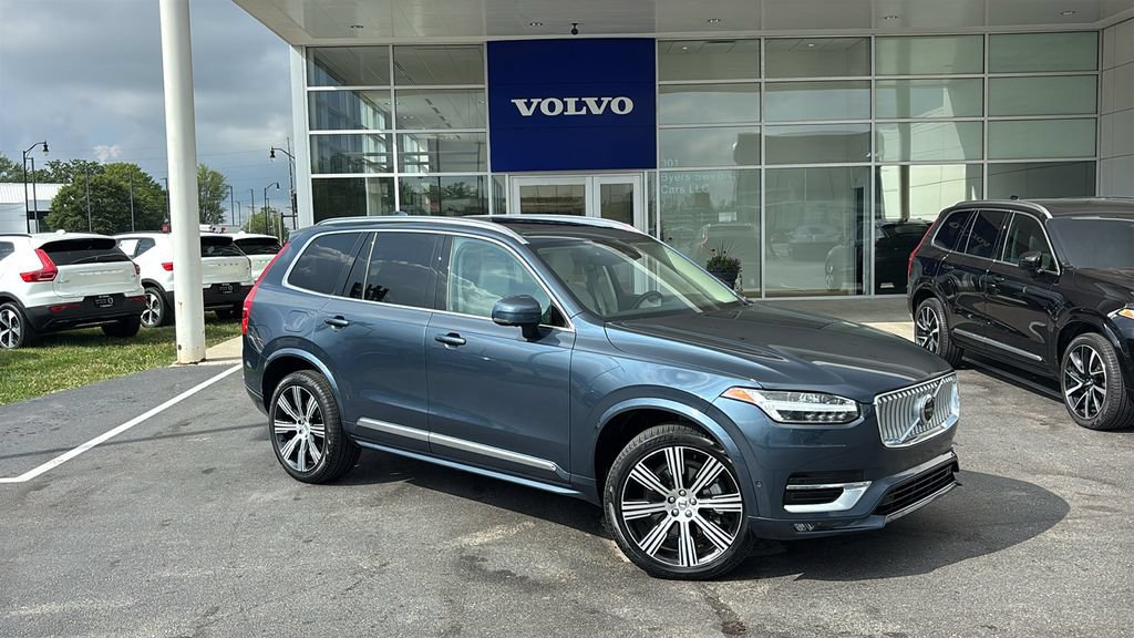 Used 2024 Volvo XC90 B5 Plus w/ Protection Package Premier AWD/4WD image 2