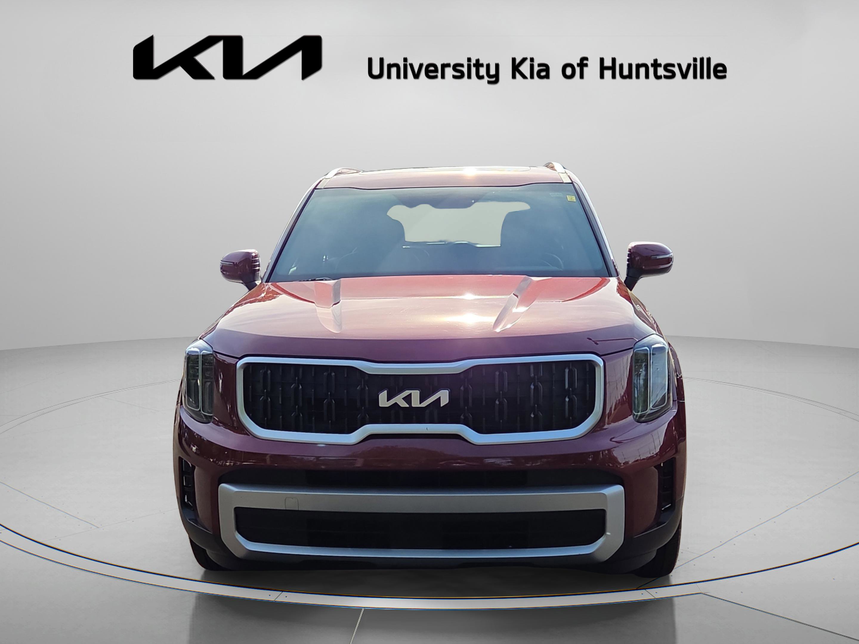 Used 2023 Kia Telluride EX w/ EX Captain's Chair Package image 2
