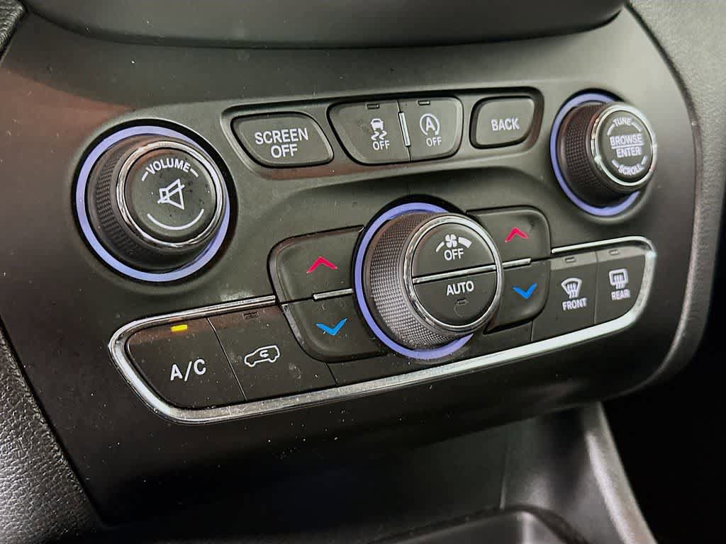 Used 2015 Jeep Cherokee Trailhawk w/ Comfort/Convenience Group AWD/4WD image 18