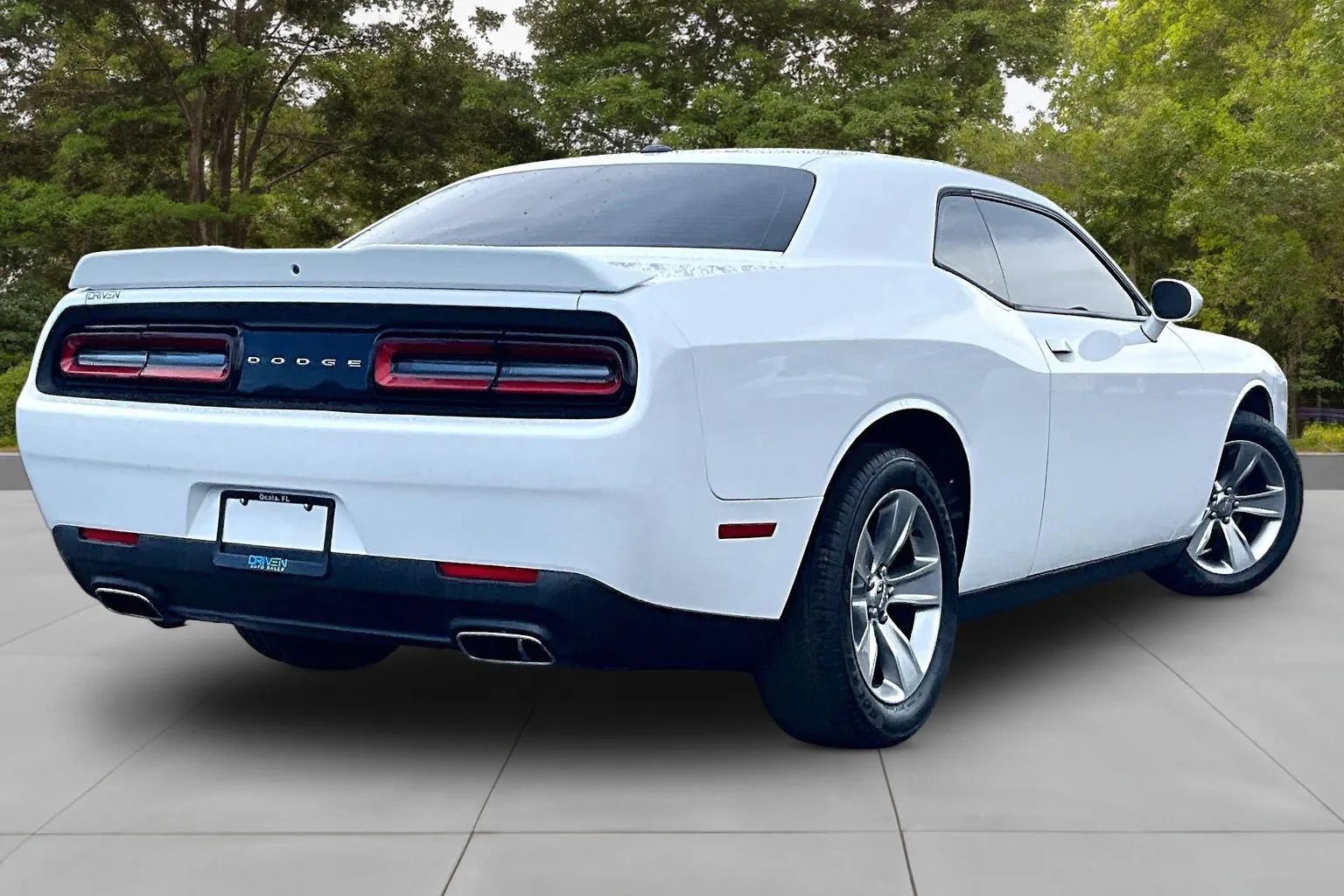 Used 2019 Dodge Challenger SXT RWD image 2