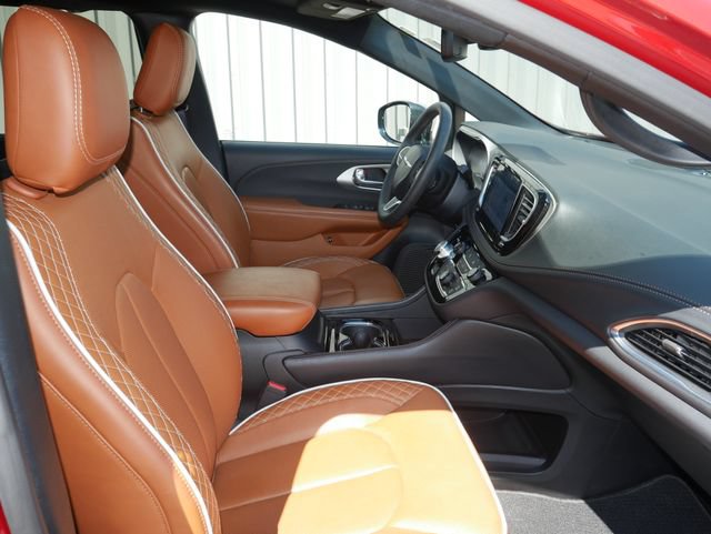 Used 2025 Chrysler Pacifica Pinnacle FWD image 31