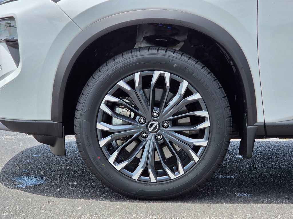 Used 2025 Nissan Rogue SL w/ Tech Package AWD/4WD image 9