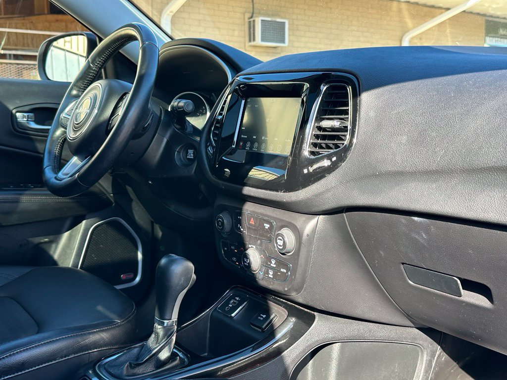 Used 2019 Jeep Compass Latitude FWD image 18