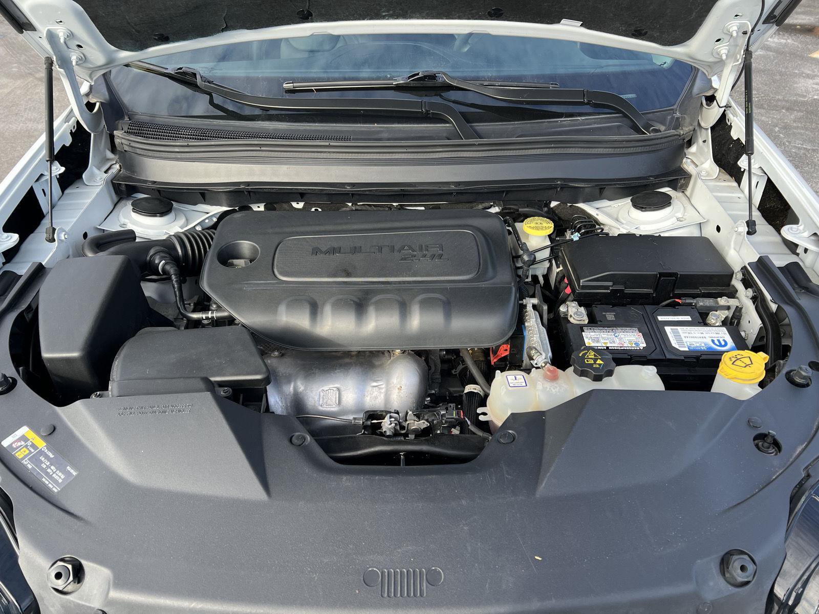 Used 2023 Jeep Cherokee Altitude Lux image 45