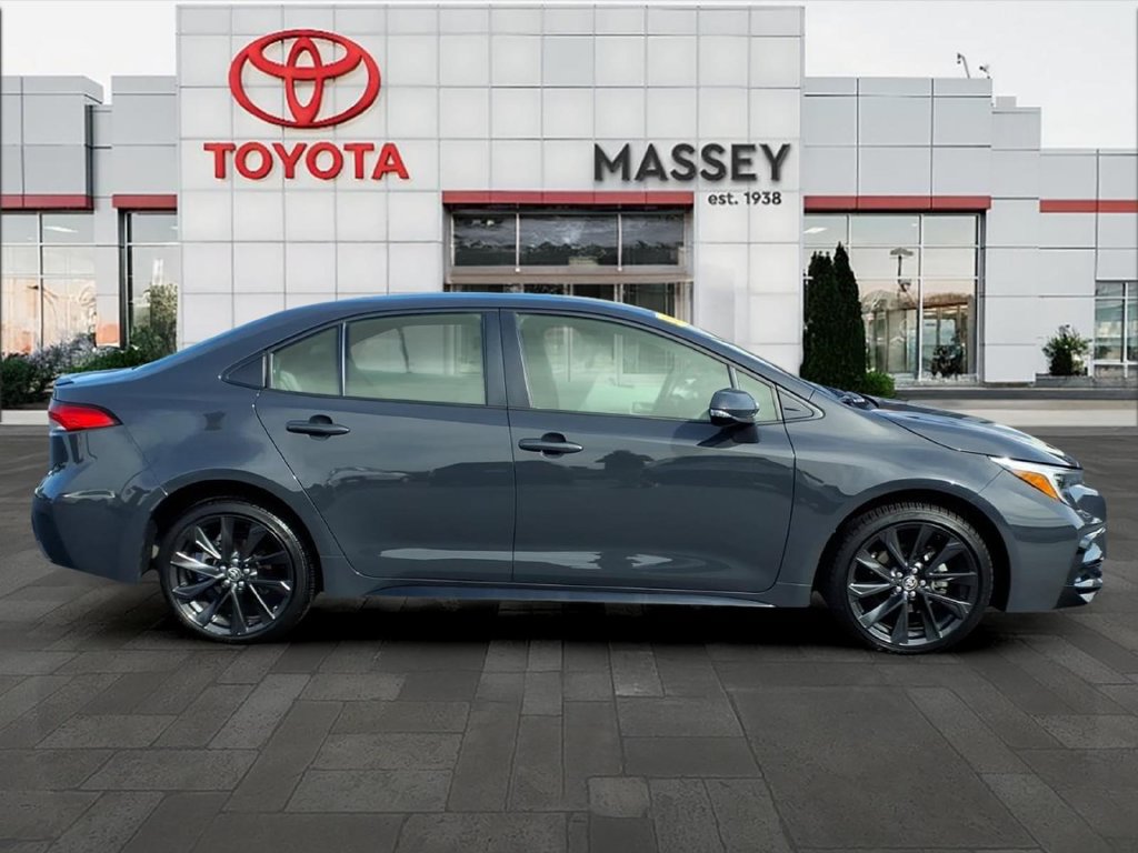Used 2026 Toyota Corolla SE FWD image 2