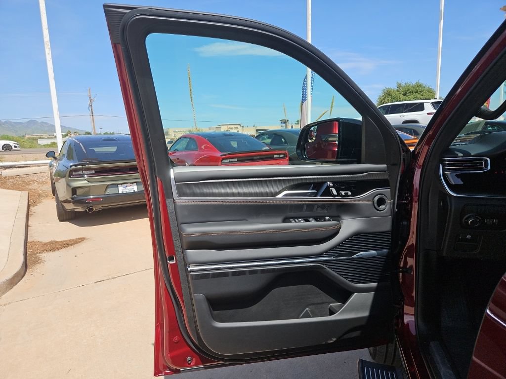 New 2026 Jeep Grand Wagoneer L Summit AWD/4WD image 11