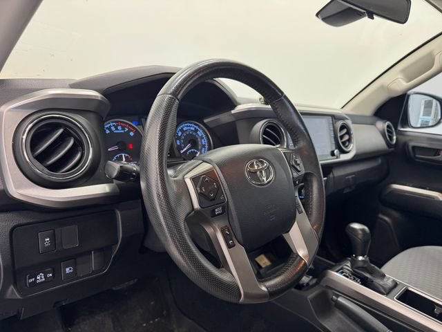 Used 2020 Toyota Tacoma SR5 w/ SR5 Appearance Package (SM) RWD image 34