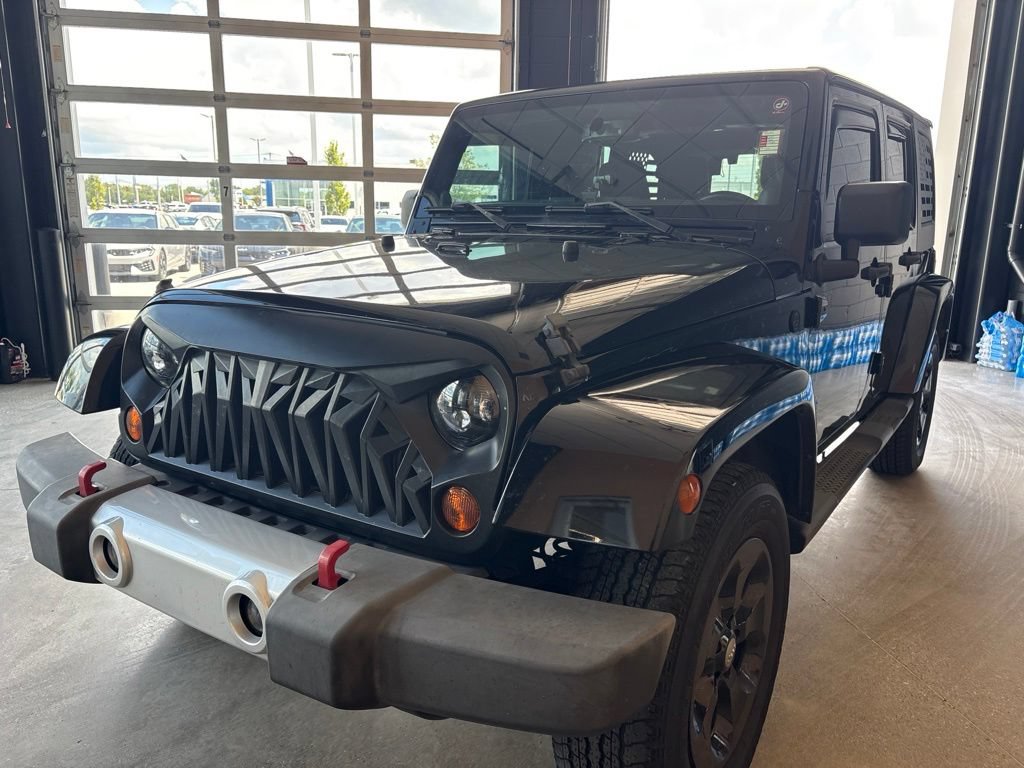 Used 2013 Jeep Wrangler Unlimited Sahara w/ Connectivity Group AWD/4WD image 6