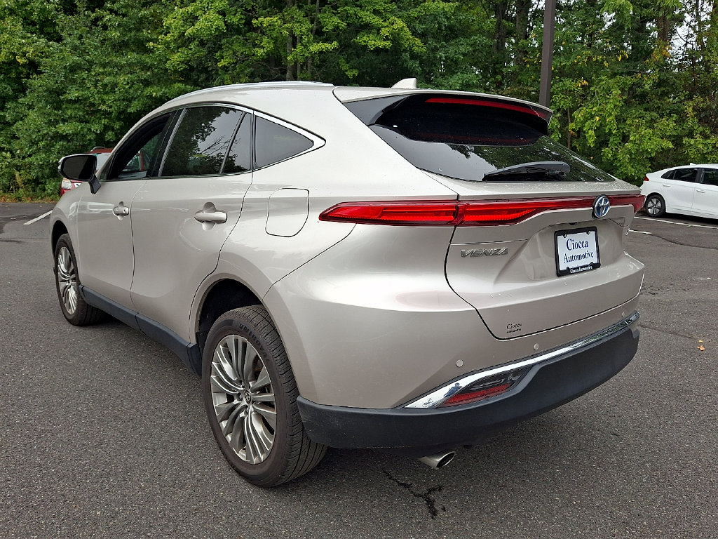 Used 2023 Toyota Venza XLE AWD/4WD image 4
