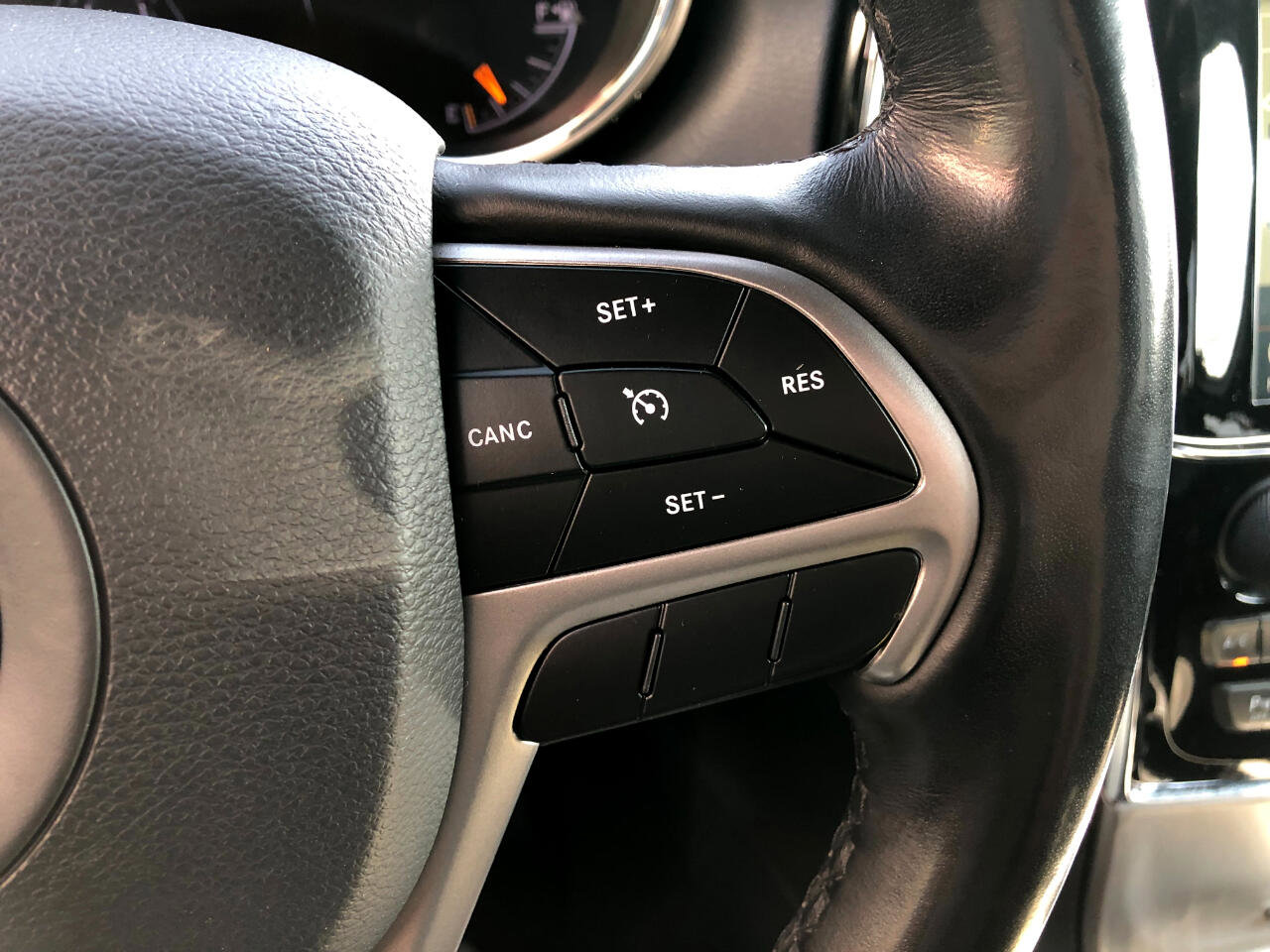 Used 2020 Jeep Grand Cherokee Altitude image 16
