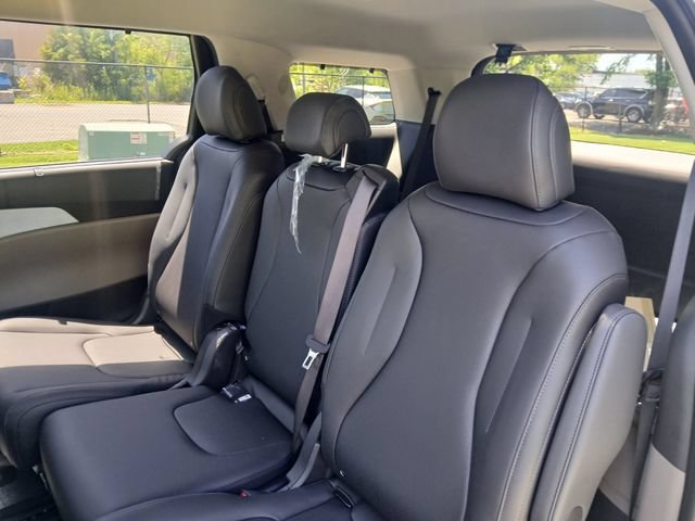 New 2026 Kia Carnival EX FWD image 43