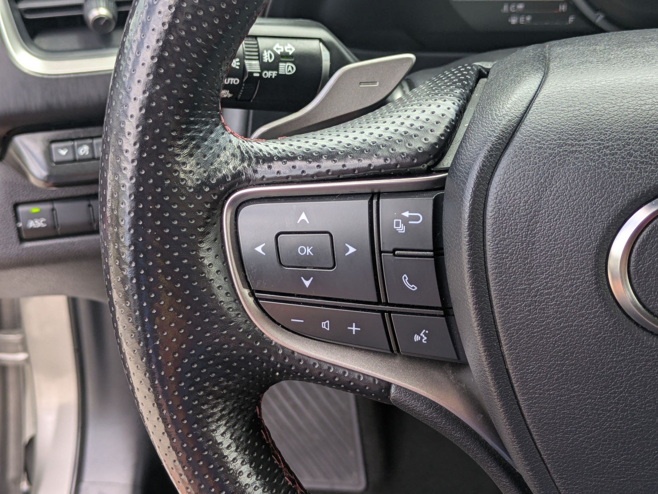 Used 2020 Lexus UX 250h F Sport w/ F Sport Premium Package AWD/4WD image 18