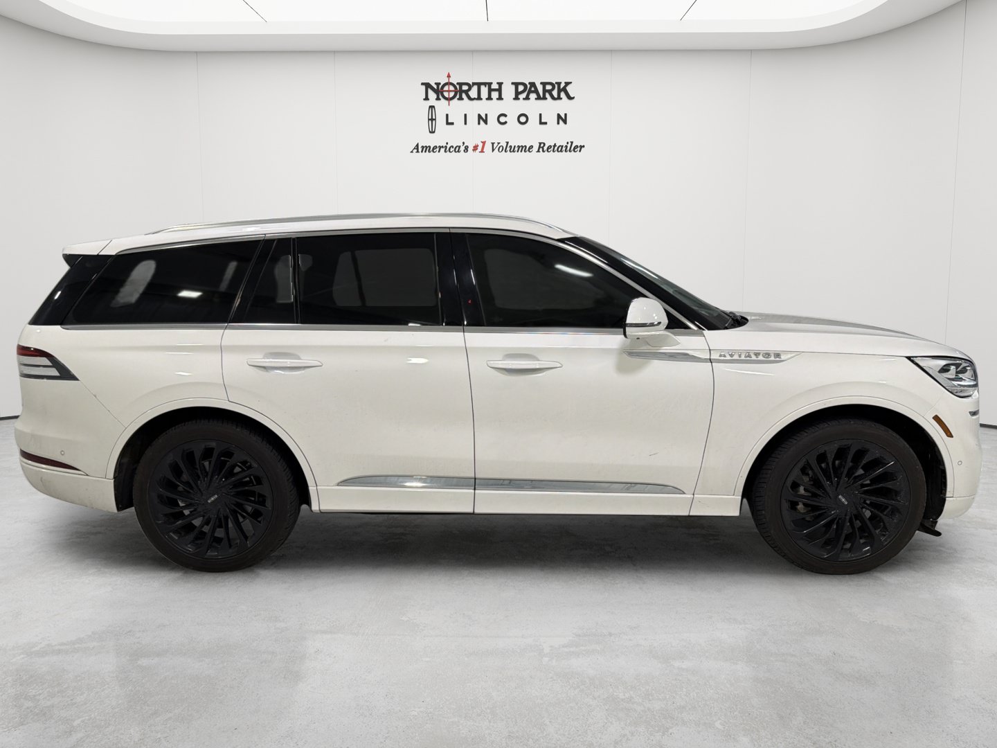 Used 2021 Lincoln Aviator Reserve w/ Equipment Group 210A AWD/4WD image 6