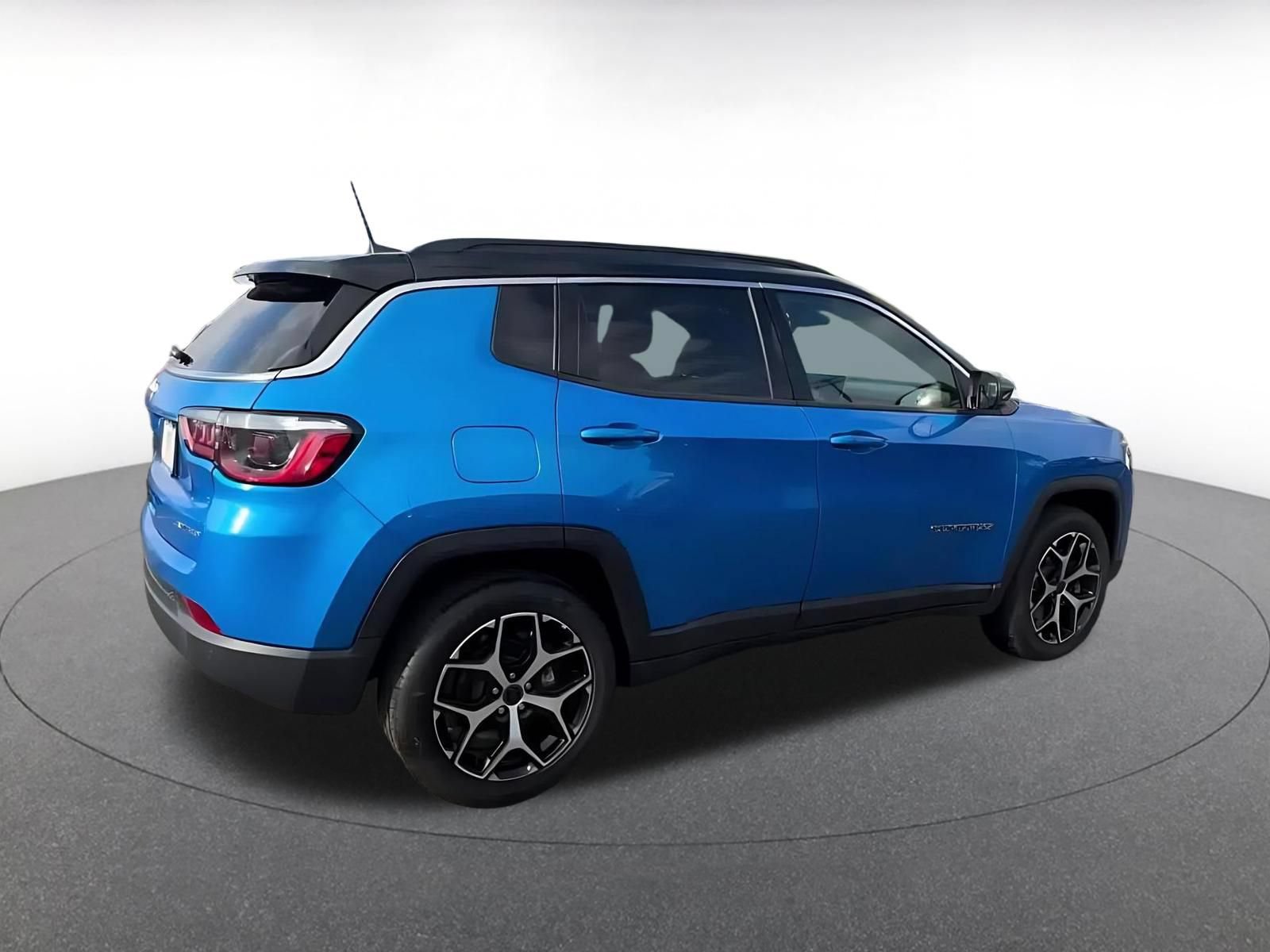 Used 2025 Jeep Compass Limited AWD/4WD image 14