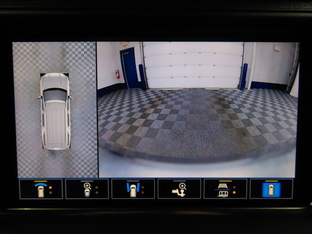 Used 2021 GMC Yukon Denali w/ Denali Premium Package image 17